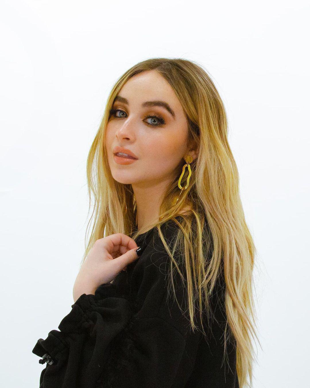 Sabrina Carpenter | Scrolller