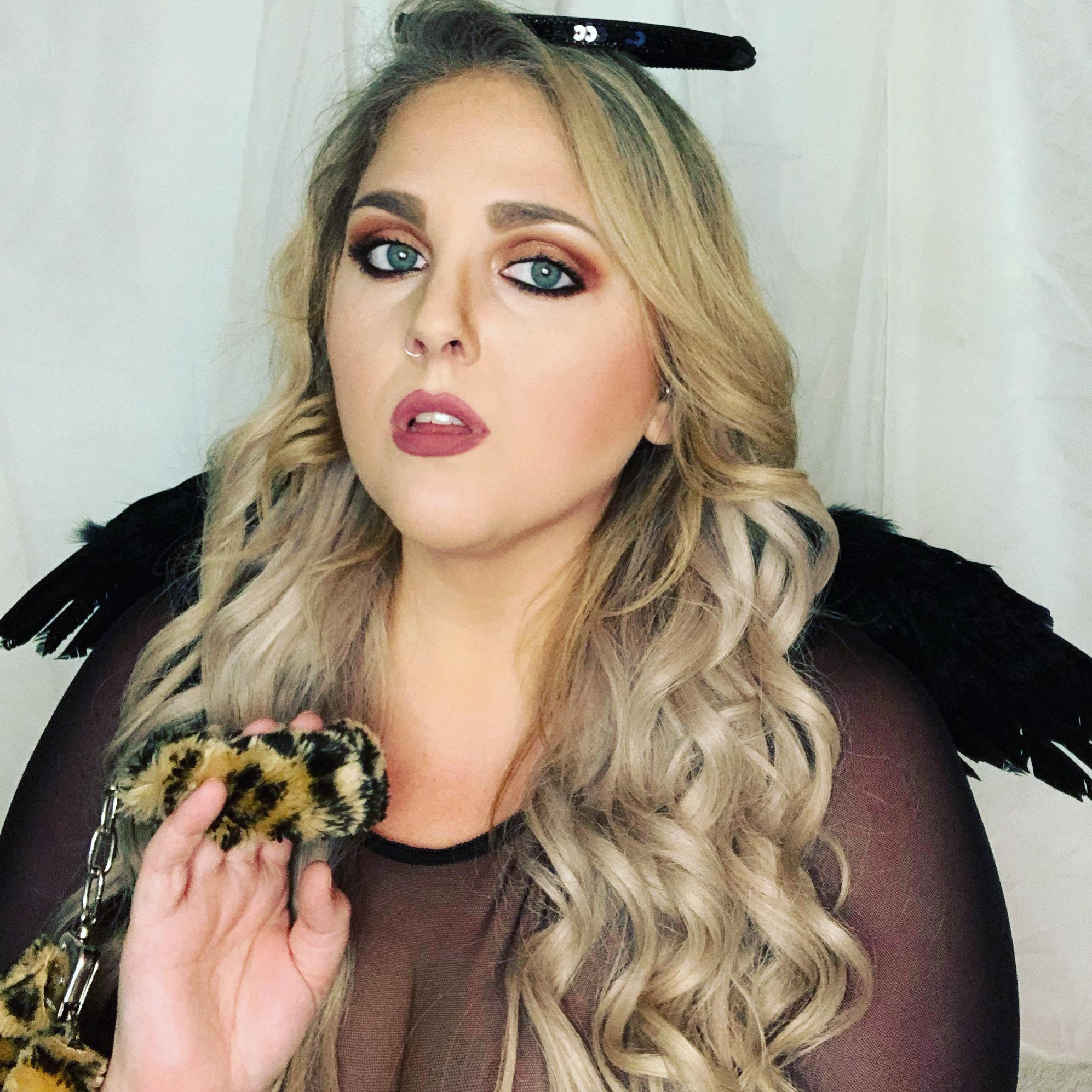 Satans definitely into thick chicks. 😏🖤🔥 Scrolller