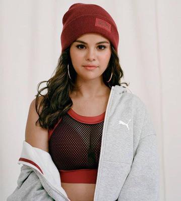 Seeing Selena’s tits never fails to get me hard. Resisting the urge to