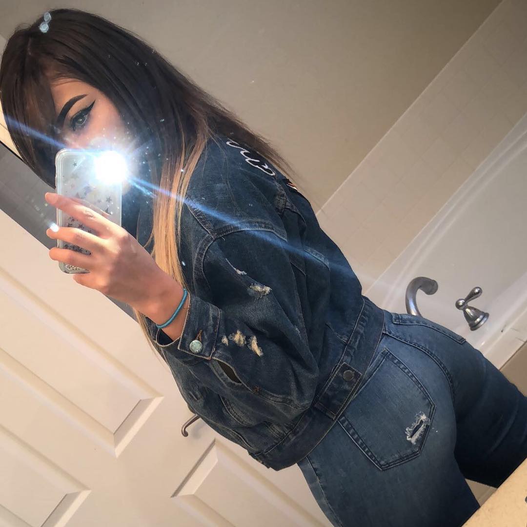 Selfie in Jeans | Scrolller