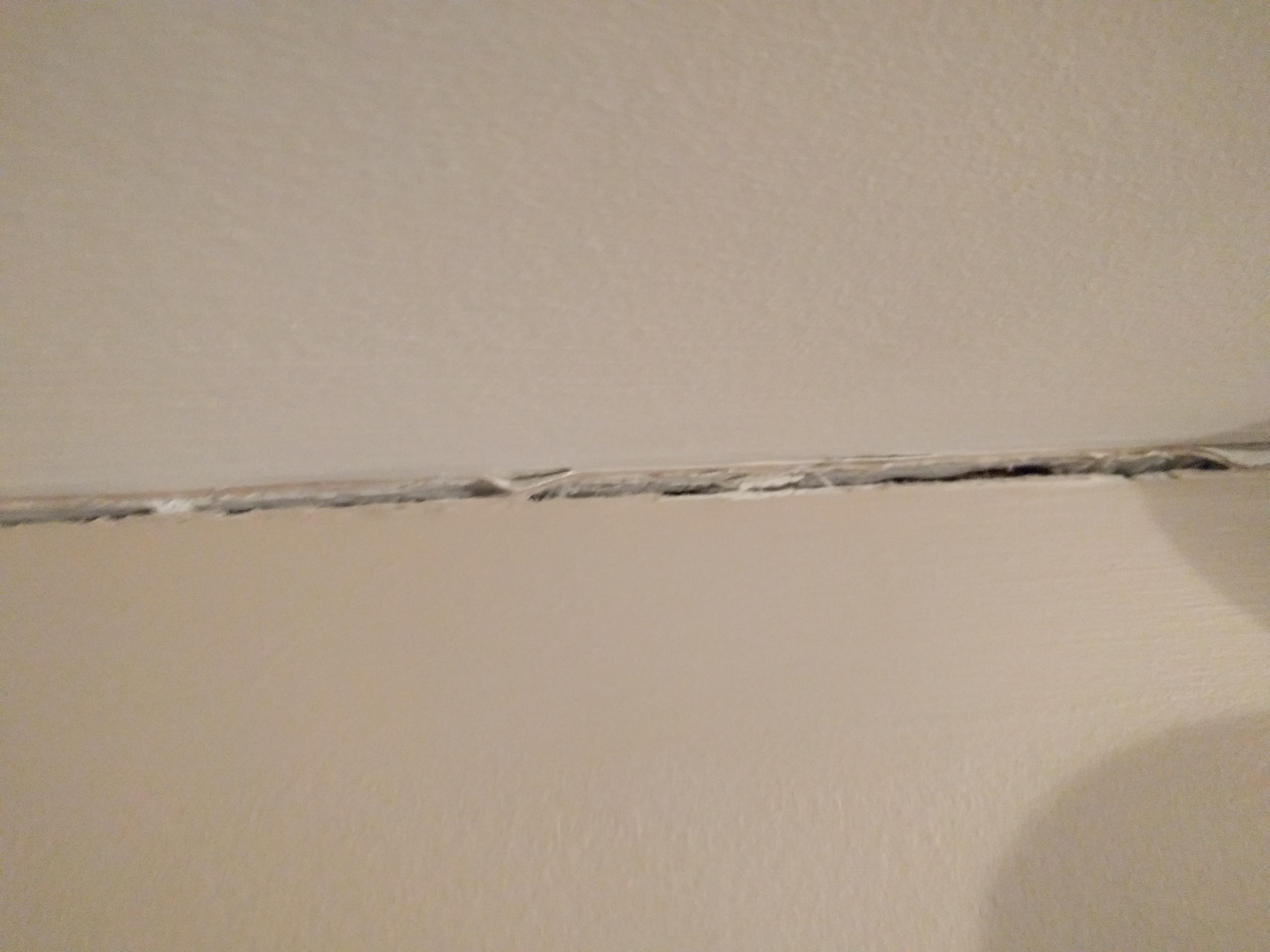 Separation between wall and vaulted ceiling Scrolller