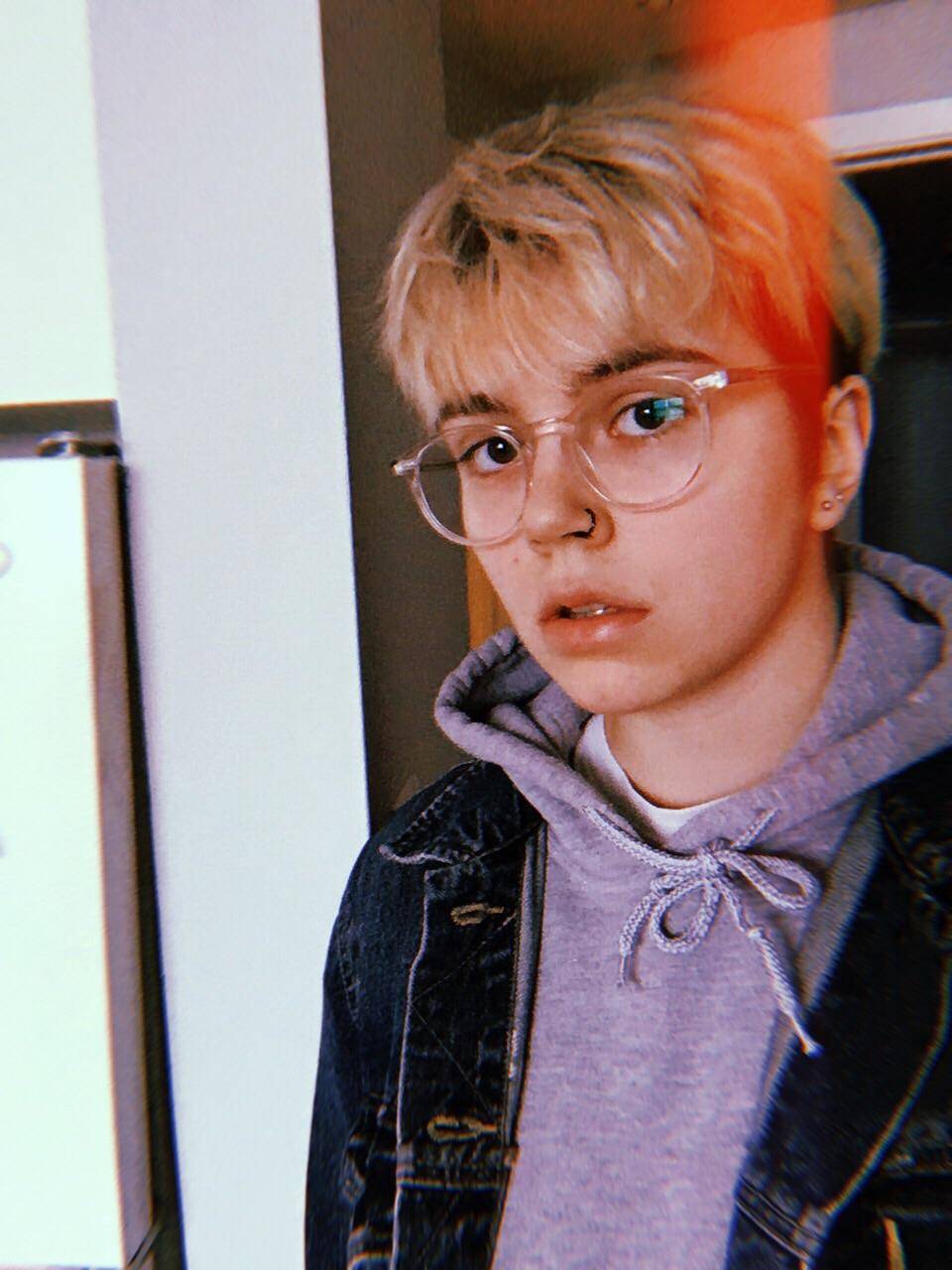 seriously feeling this 90s disposable camera vibe Scrolller