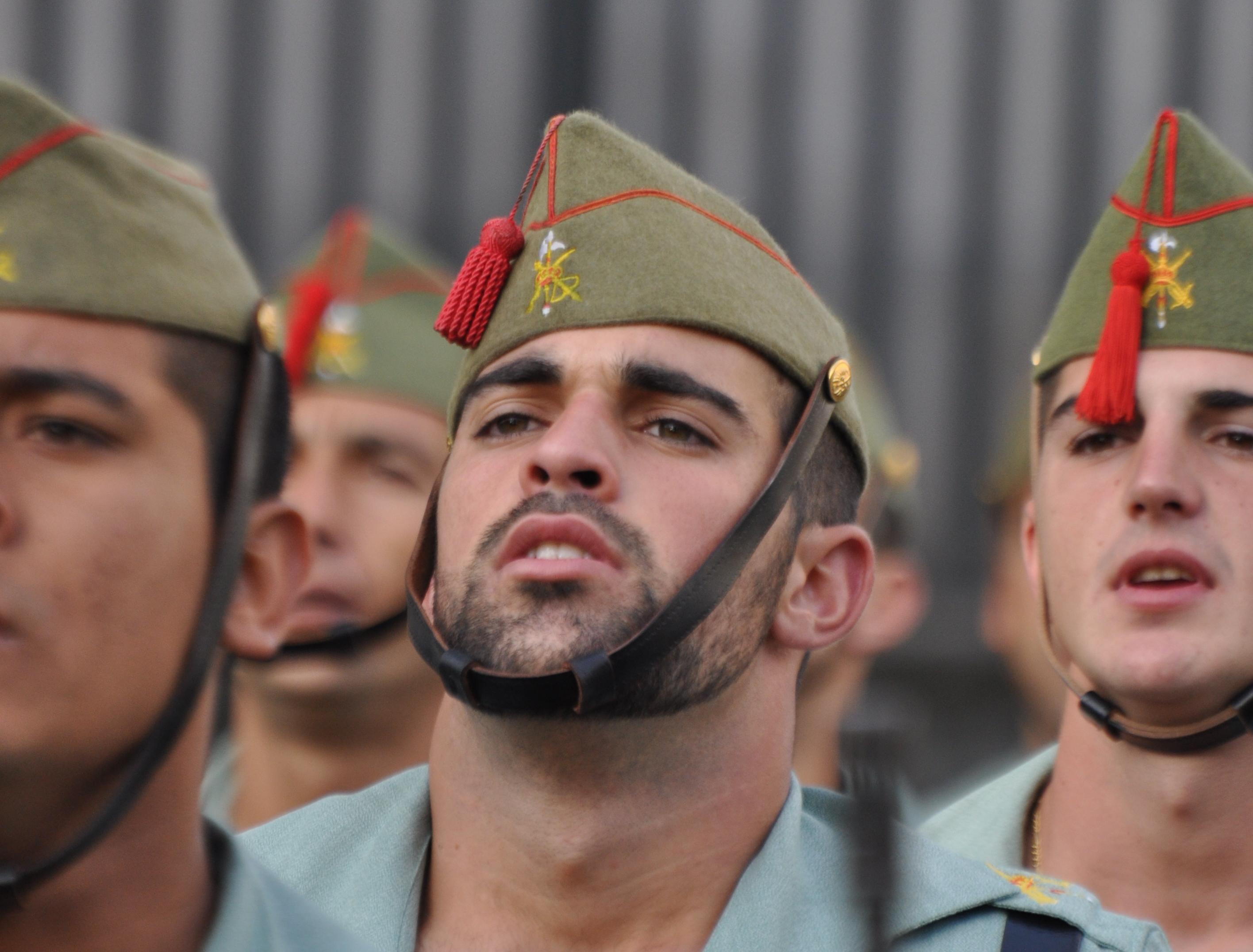 Serving face Scrolller