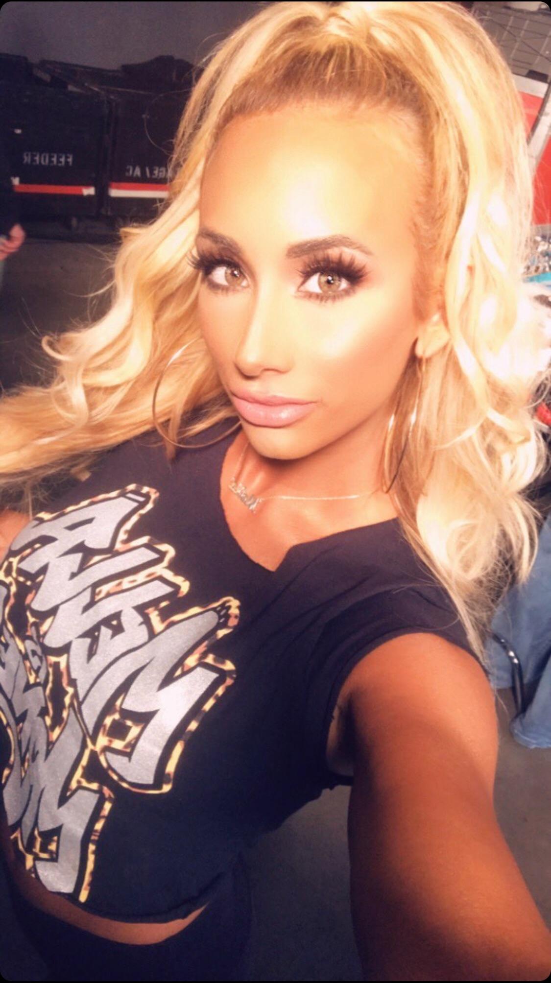 Sexy Carmella Scrolller