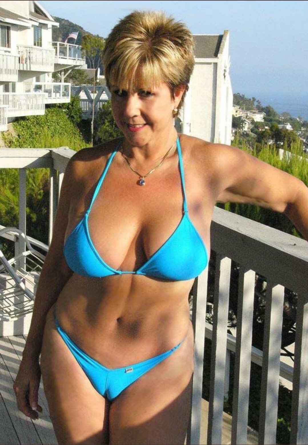 Mature cameltoe 
