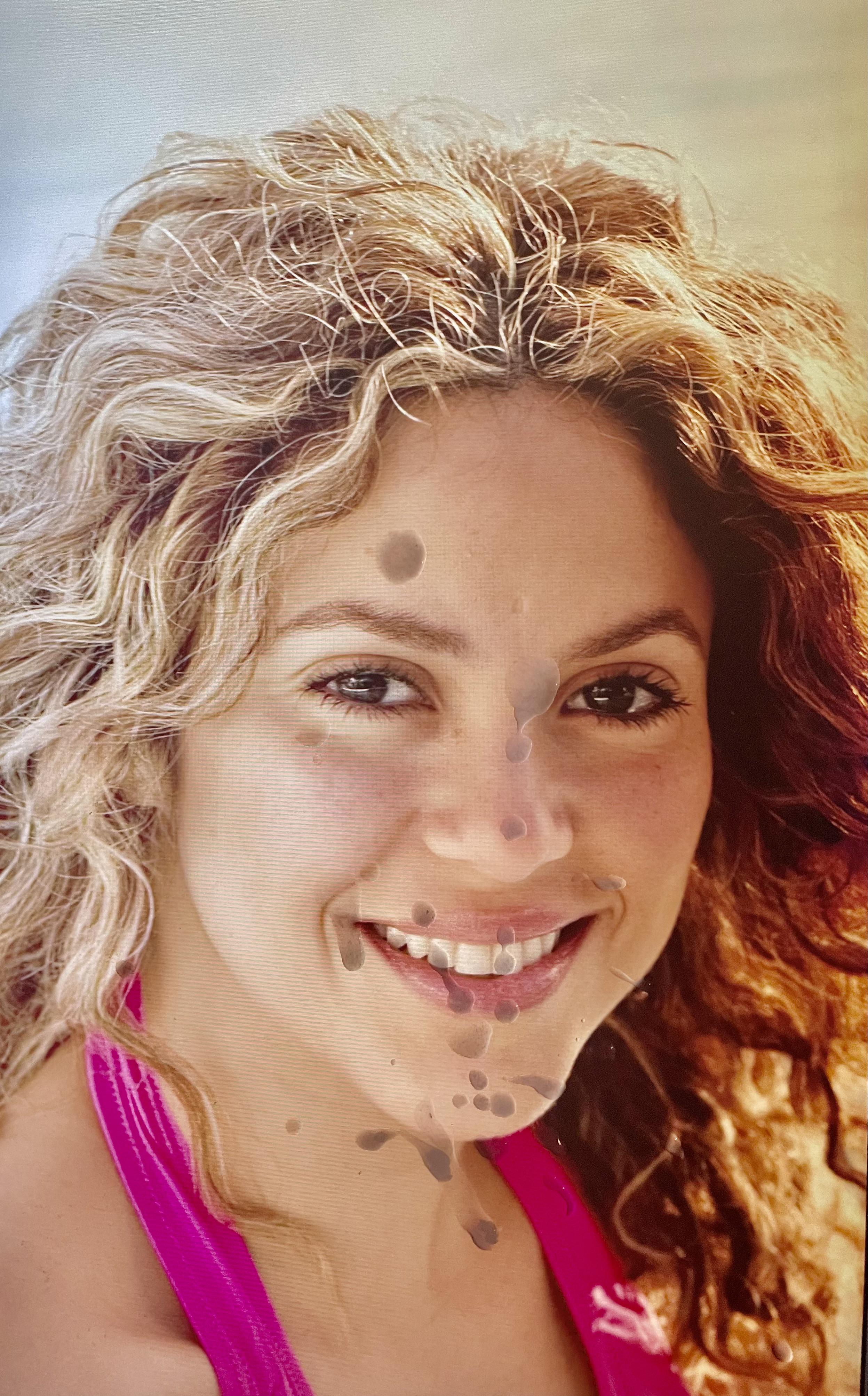 Shakira | Scrolller