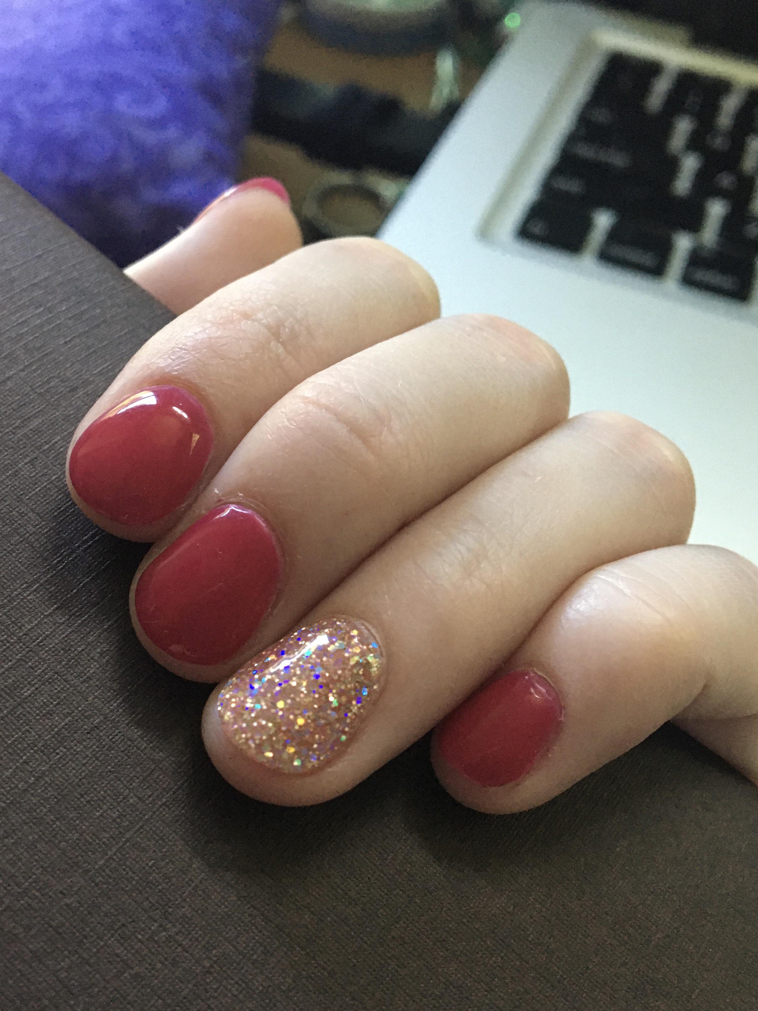 Simple fall dip powder mani | Scrolller