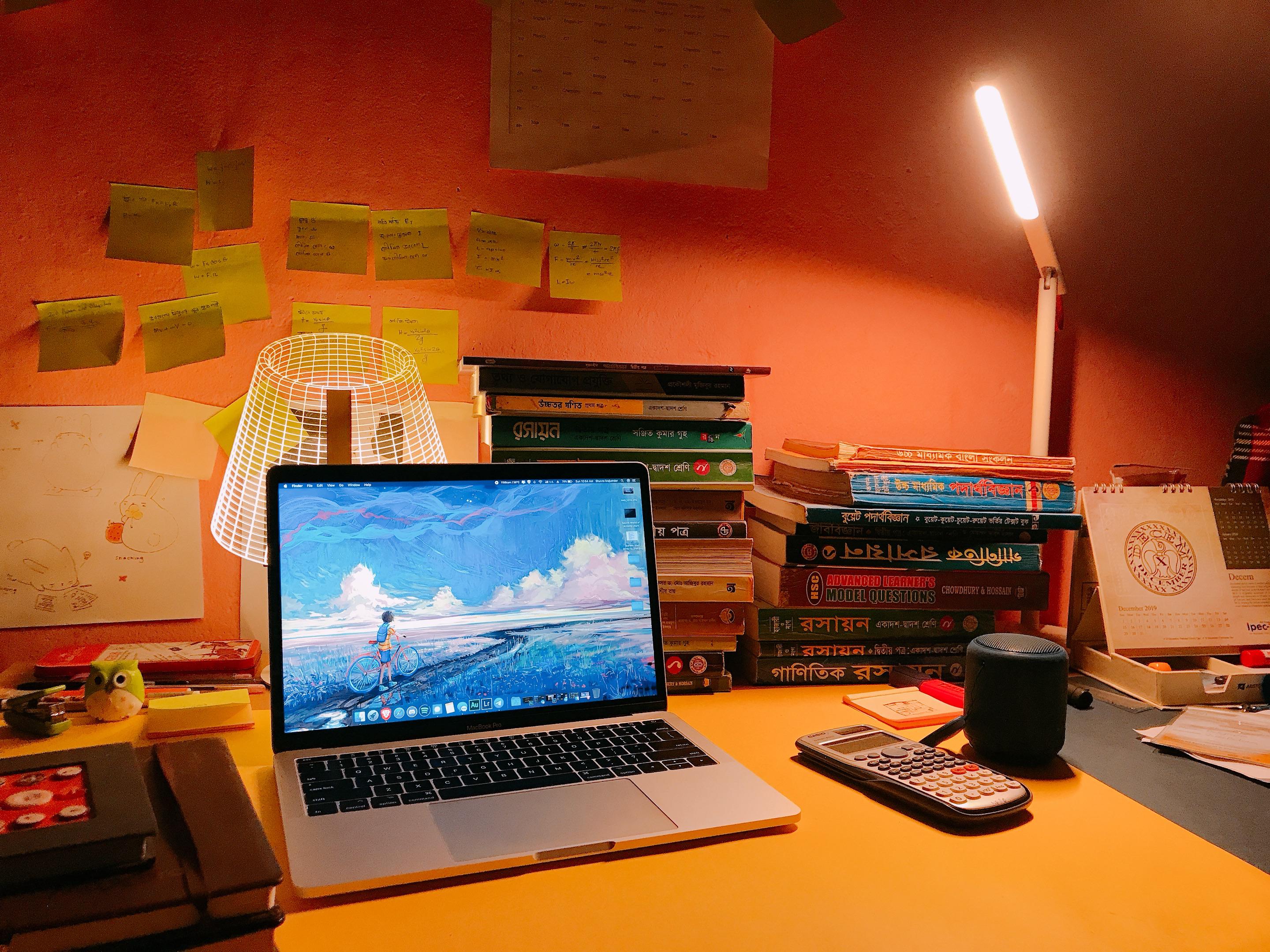 Simple Macbook Pro 2017 Study desk setup! | Scrolller