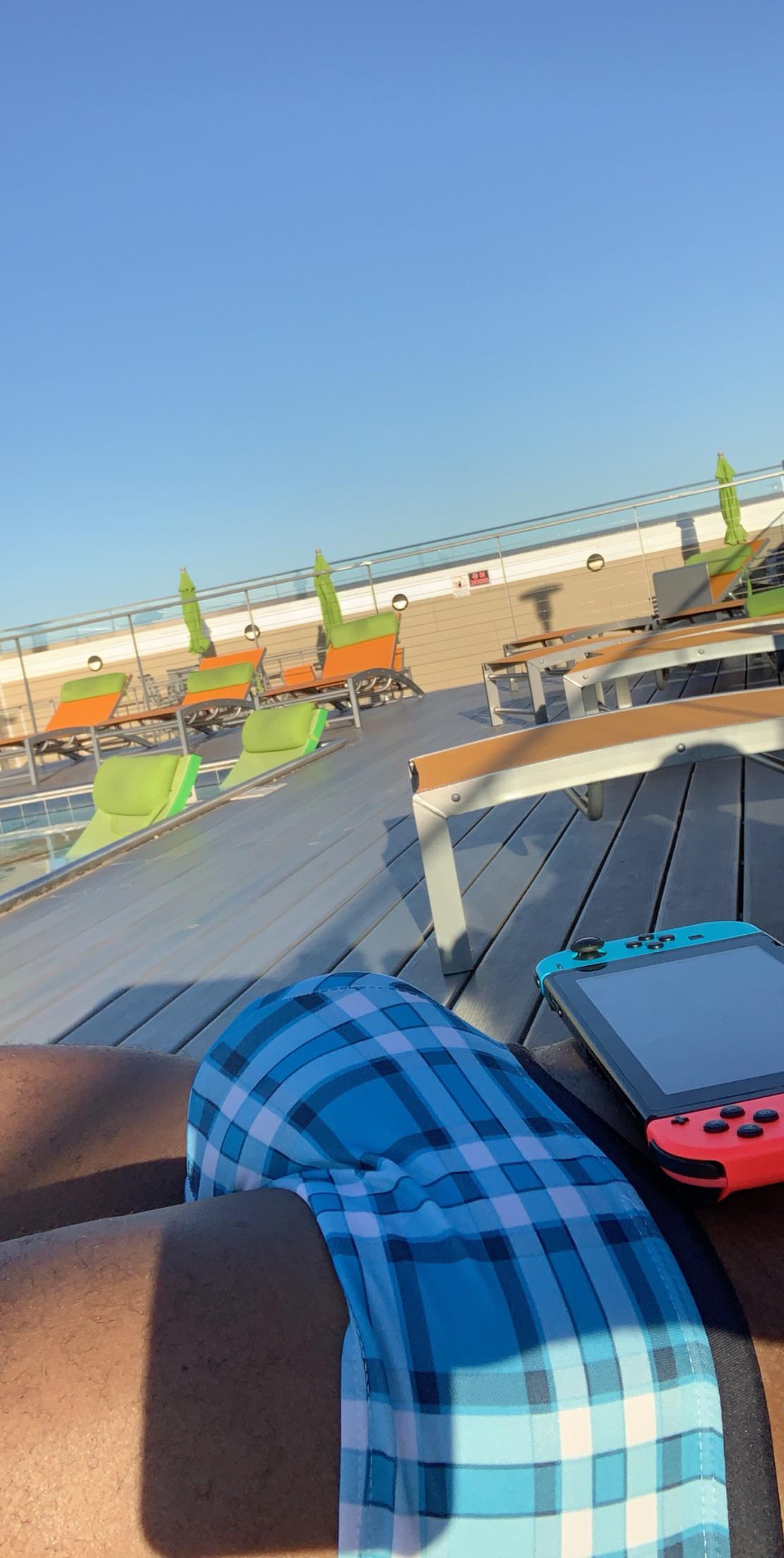 Smash by the pool? Scrolller