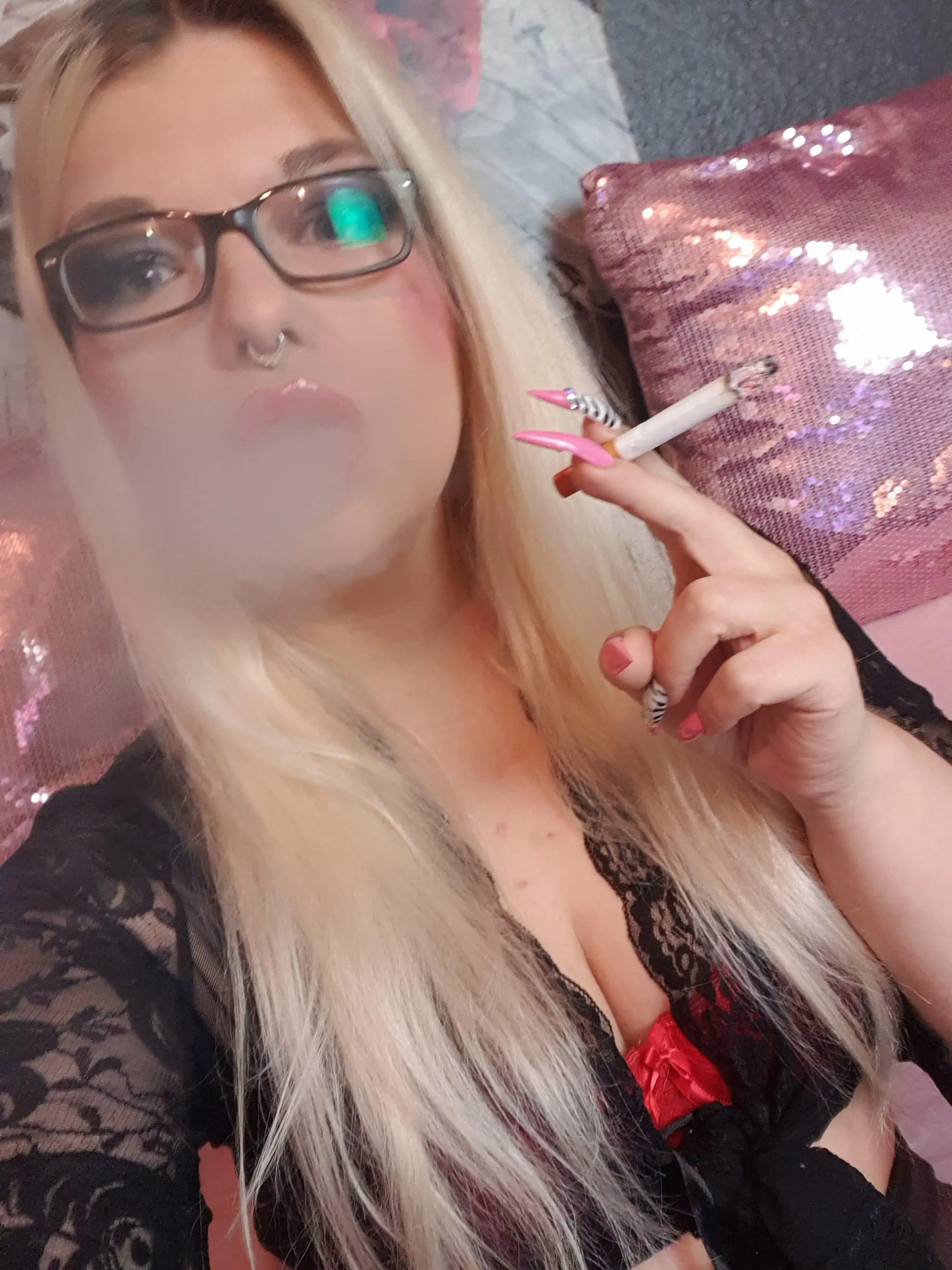 So much Smoke 🚬 Can't see my Fakelips 😅
