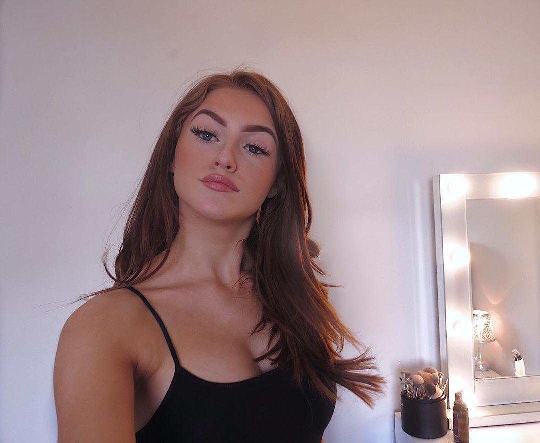 Soph Aspin is hot Scrolller