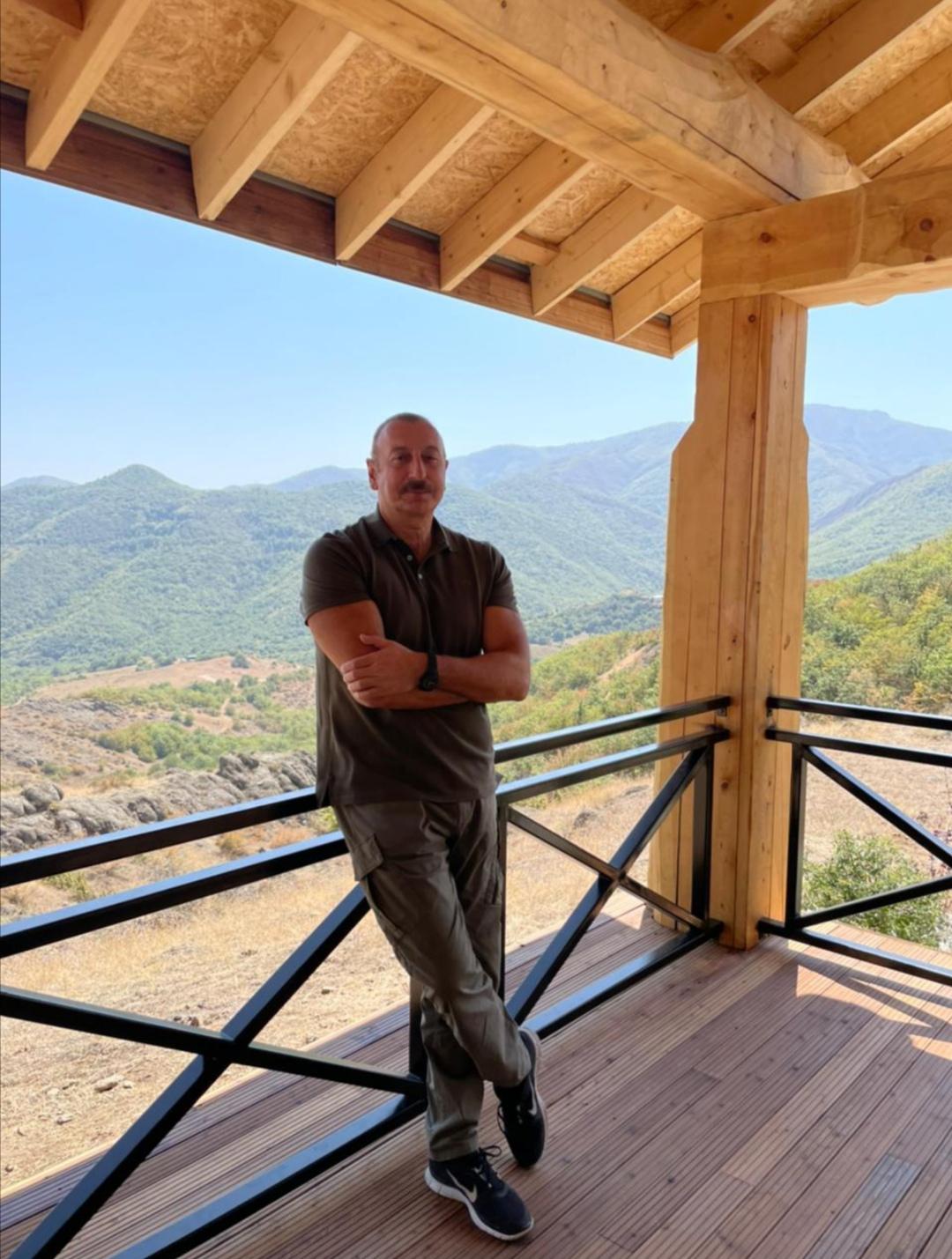 Start-up project pose: | Scrolller