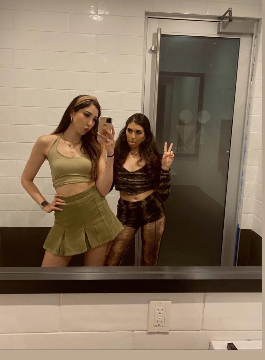 “Straight” friends who’ve slept together Scrolller