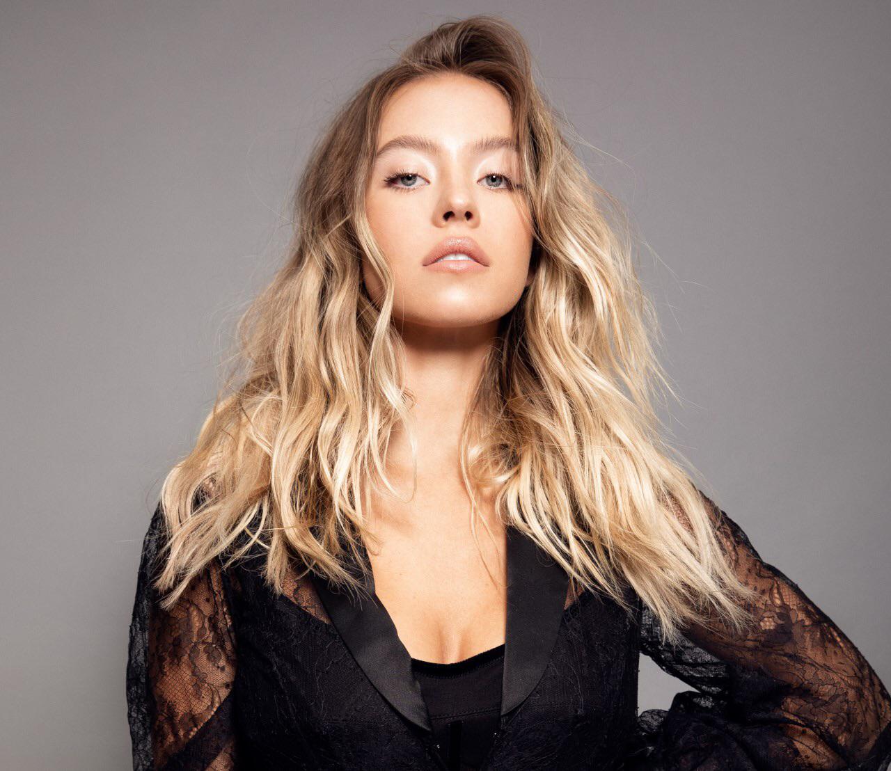 Sydney Sweeney is amazing jerkoff material Scrolller