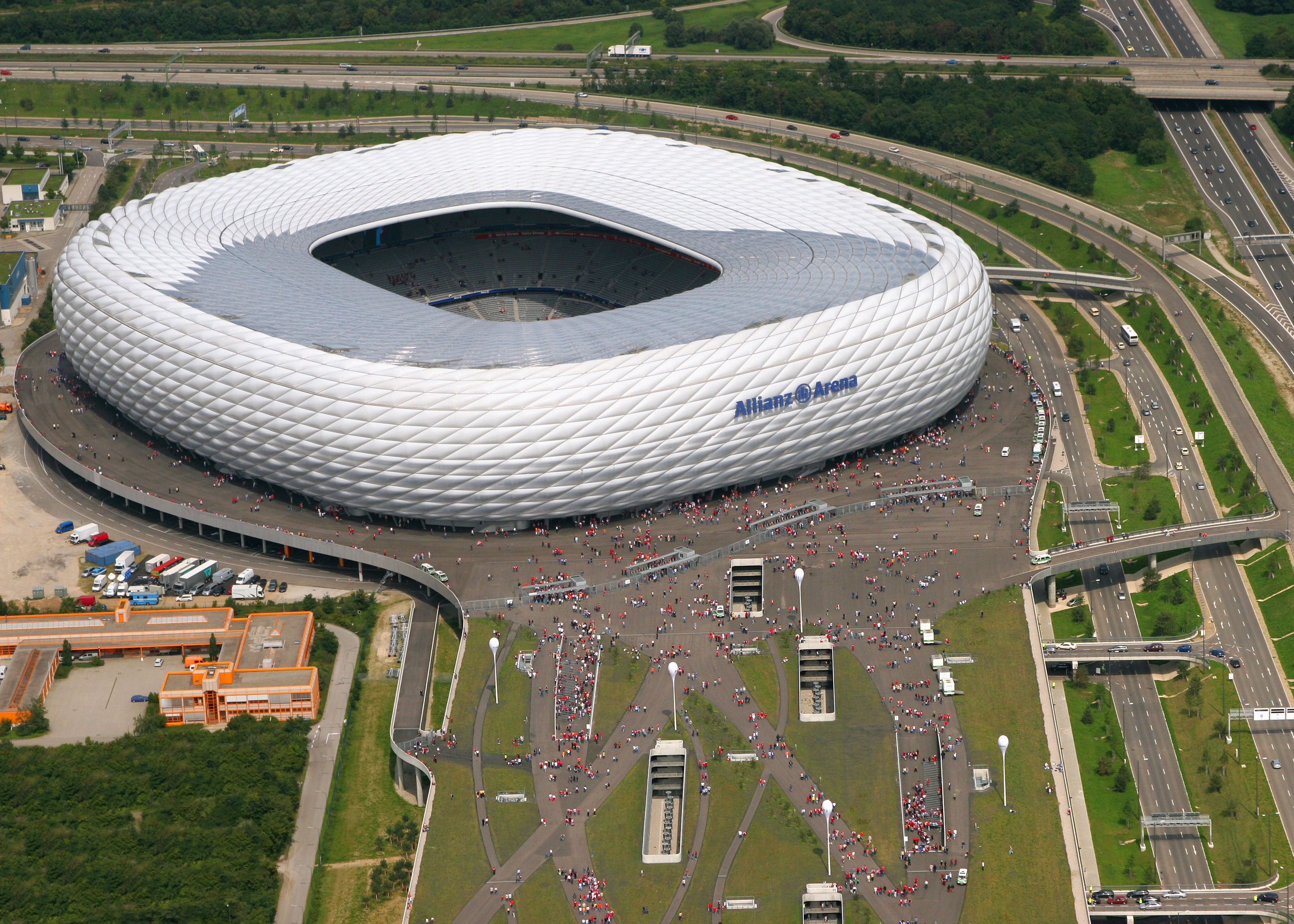 Топ стадионов. Альянц Ривьера. Альянц Арена самый красивый стадион в мире. Альянц Арена Мюнхен. Альянц Стэдиум.