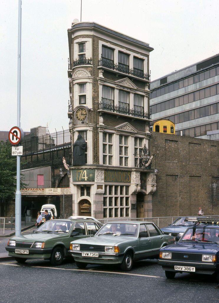 The Blackfriar pub in London 1985 | Scrolller