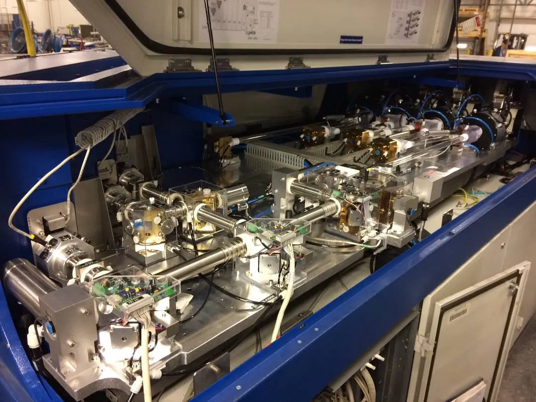 Laser Machine Inside The inside of an 8000-watt laser (OC) (X-post from r/mildlyinteresting ...