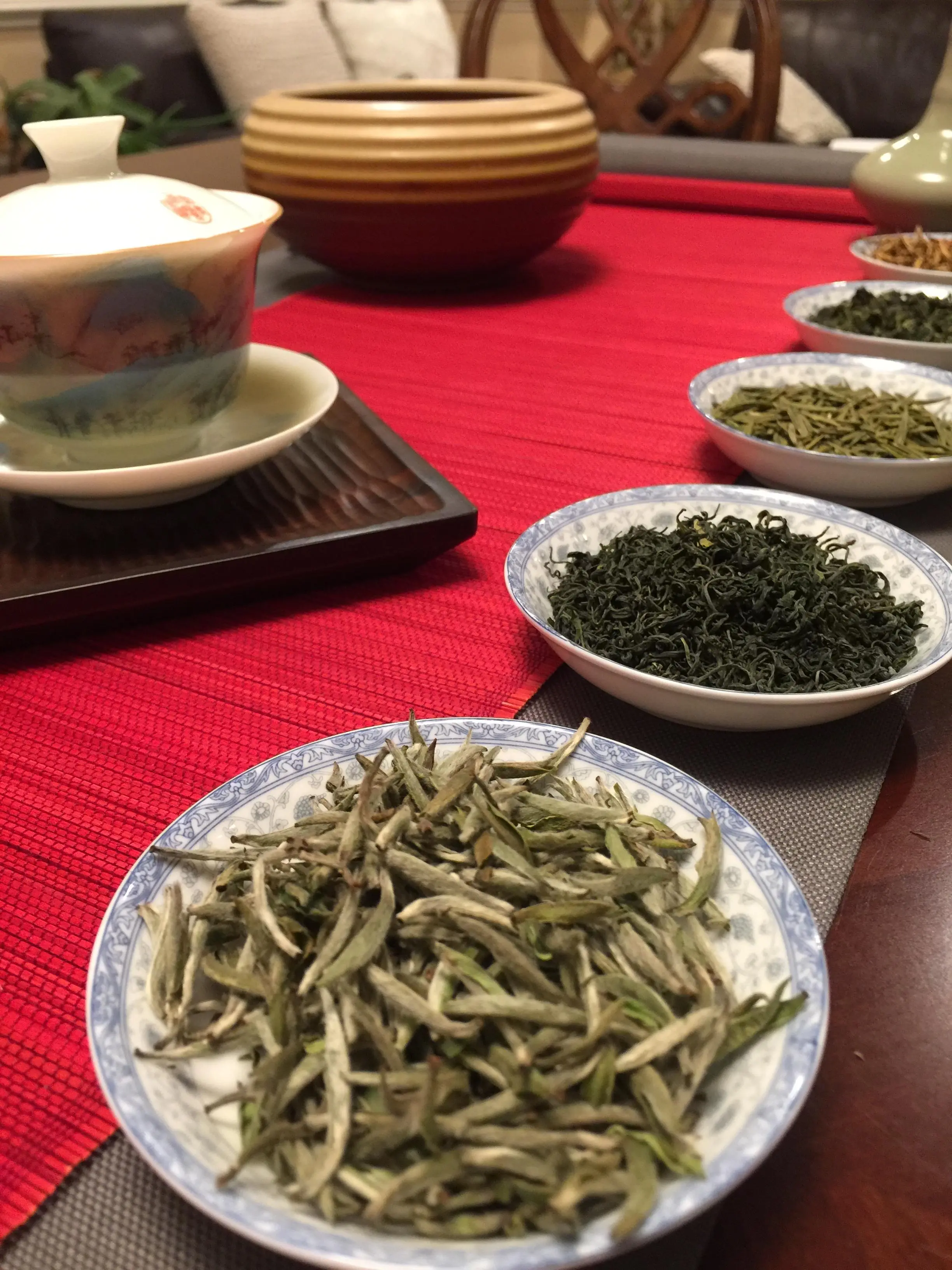 The six classes of tea, from white, green, yellow, oolong, black, and ...