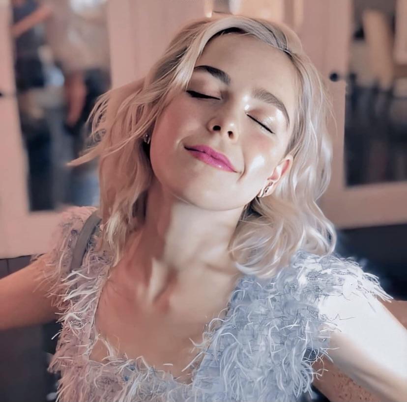 This is one of my favourite pictures of beautiful Kiernan Shipka. To me