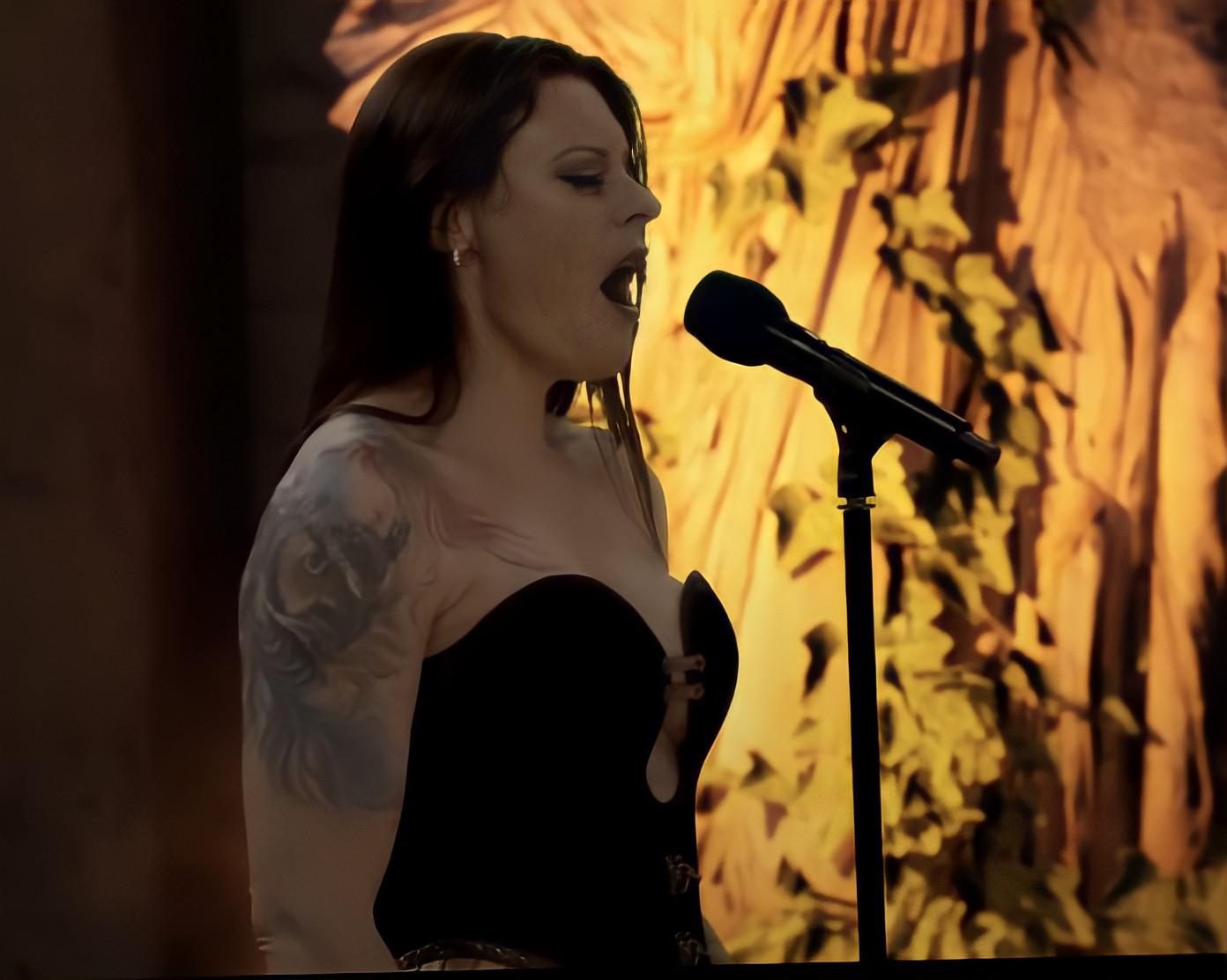 Today is her day... Floor Jansen Scrolller