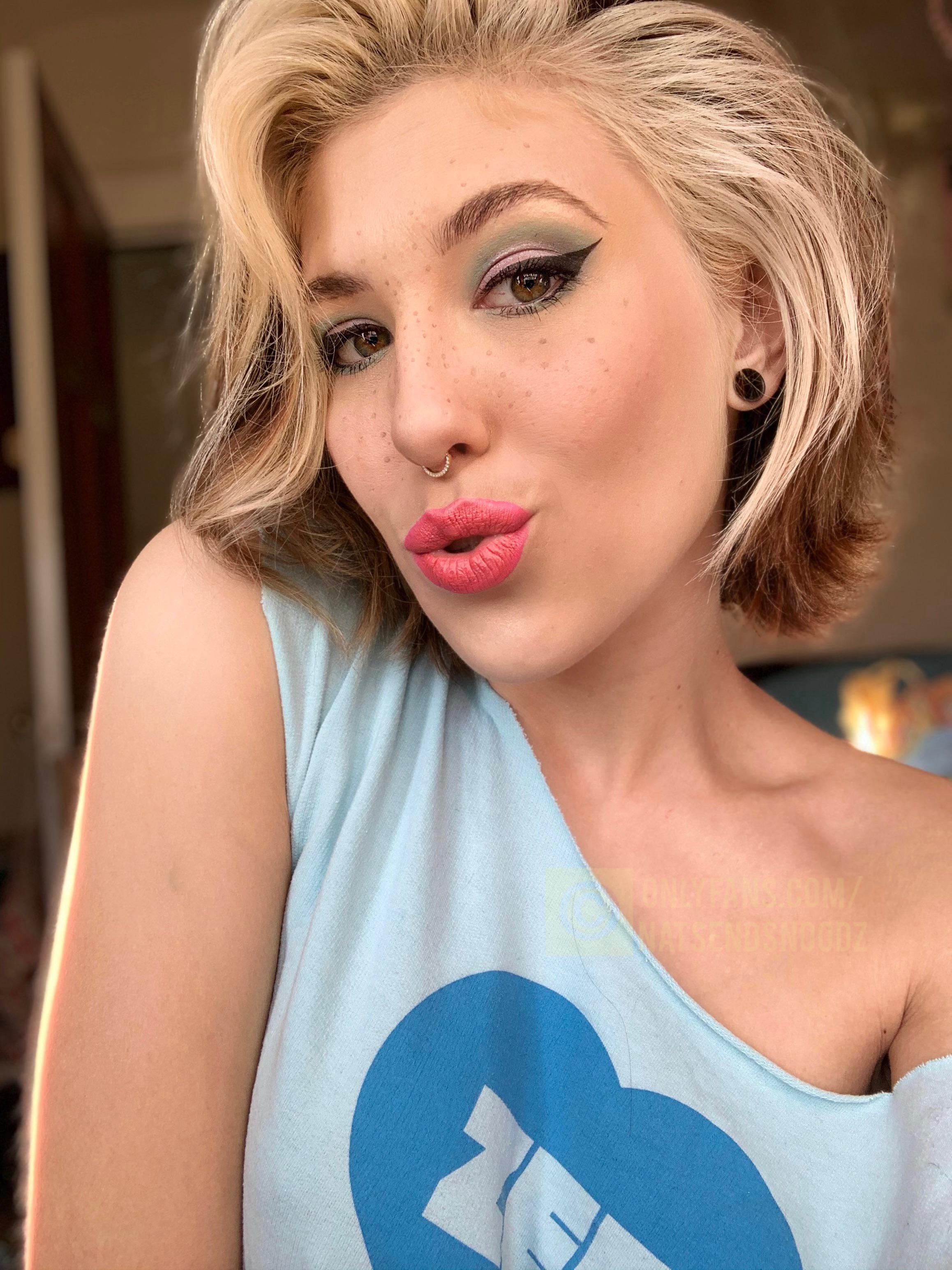 👽 Weird, tatted babe w/ free OnlyFans 😈 Link in comments | Scrolller