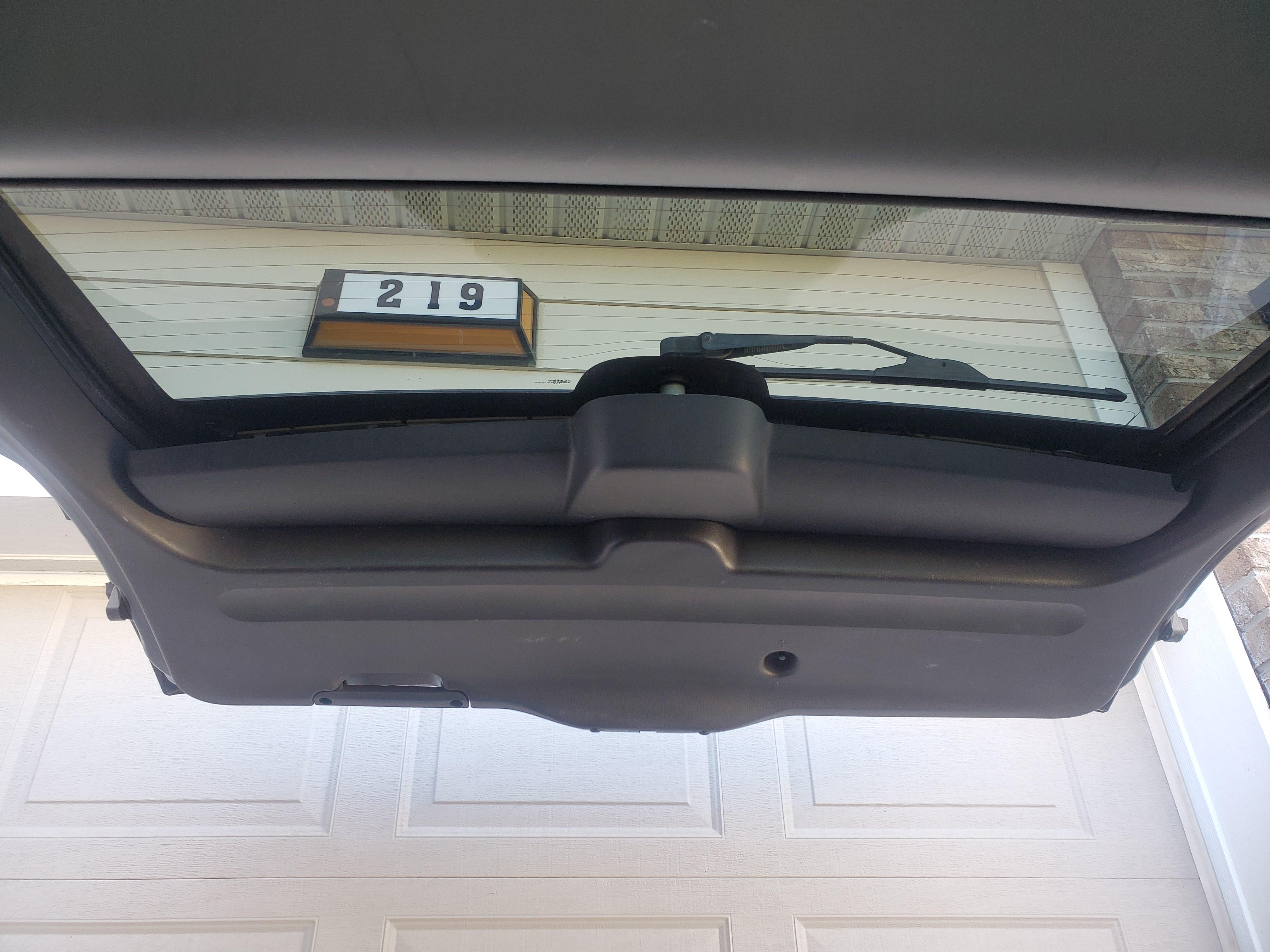 whats-the-best-way-to-get-the-lift-gate-trim-off-my-glass-refuses-to