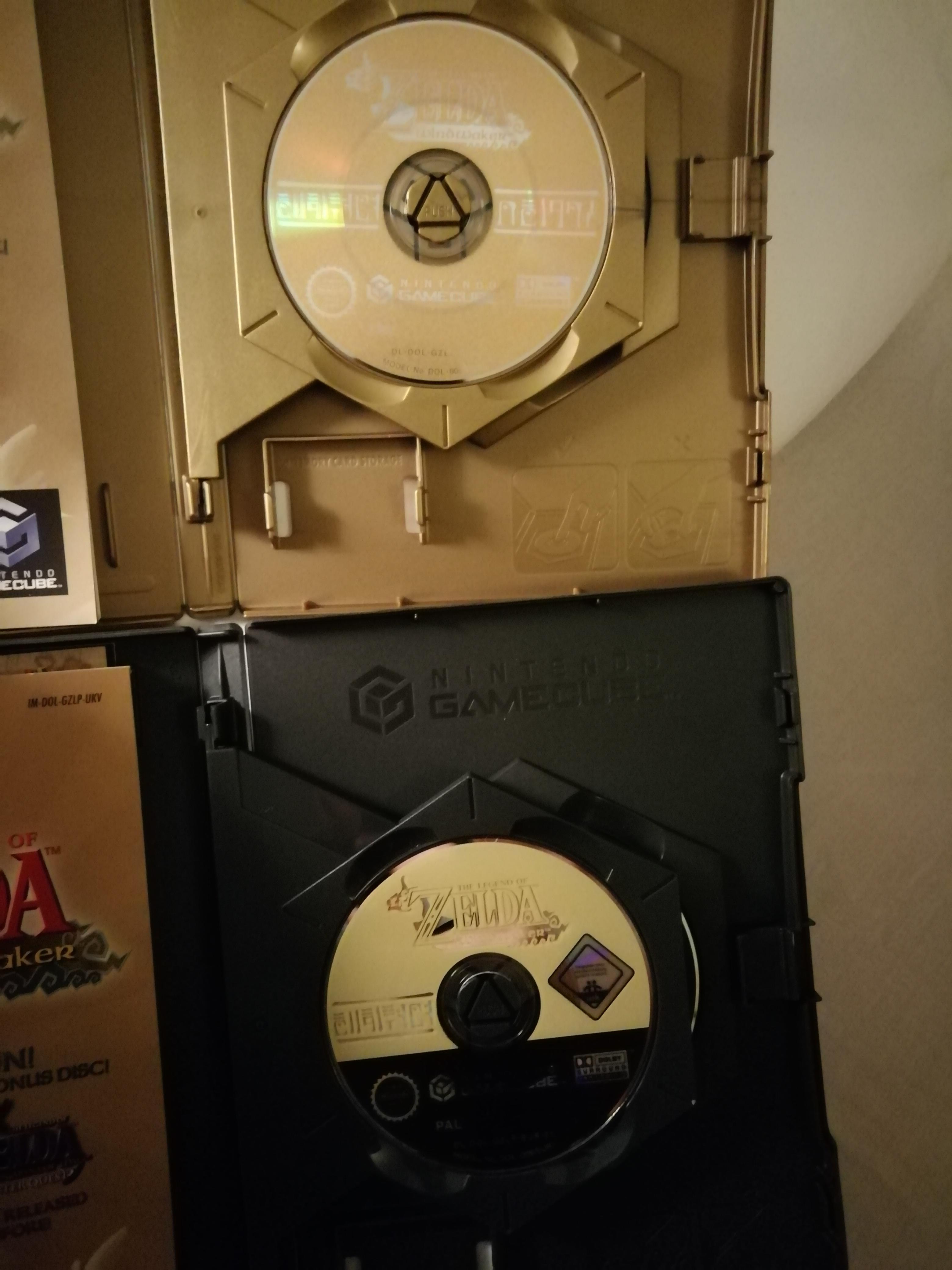 Why do these discs look different? Scrolller