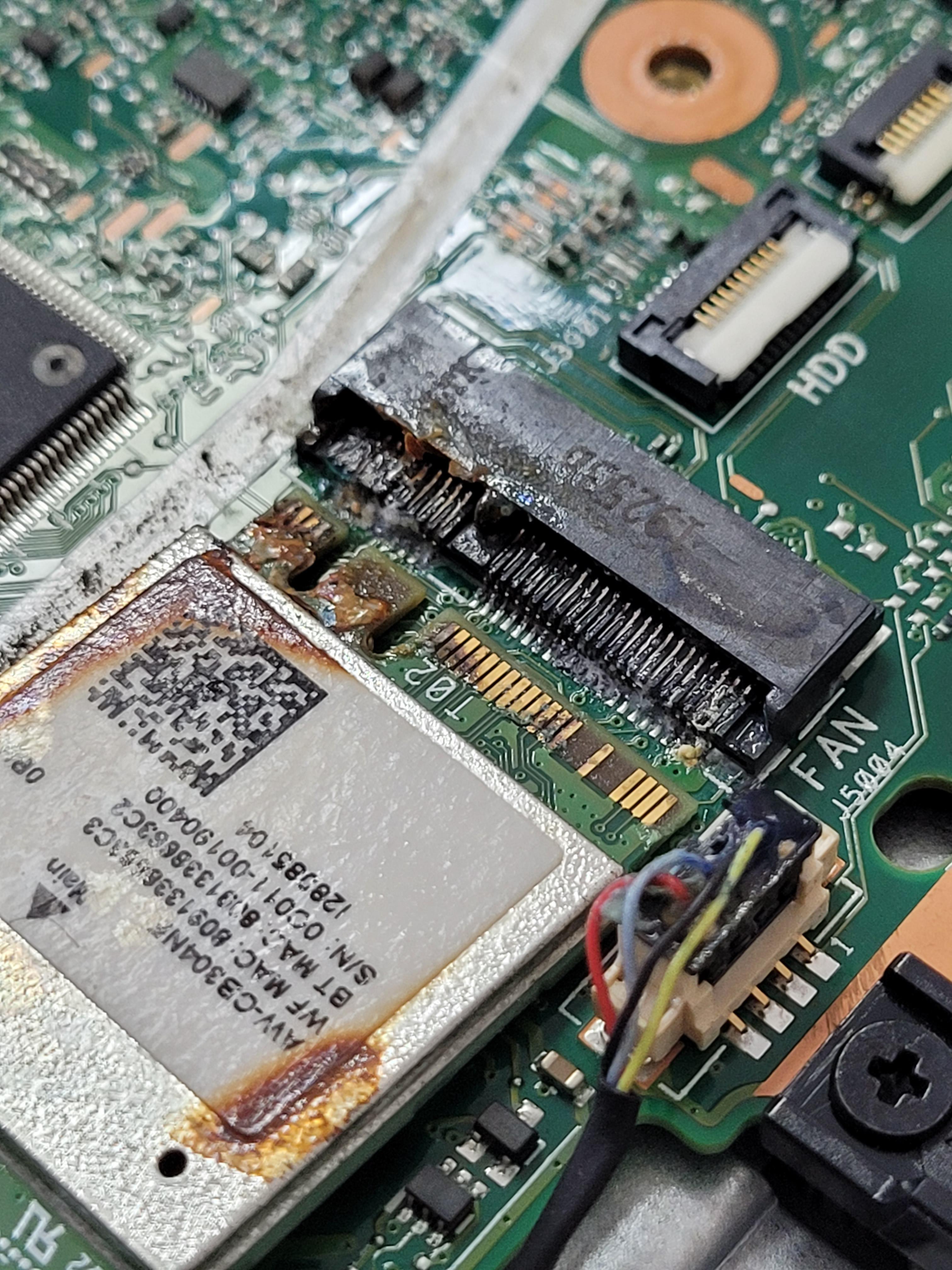 "Пролил воду на ноутбук, WiFi не работает..." | Scrolller