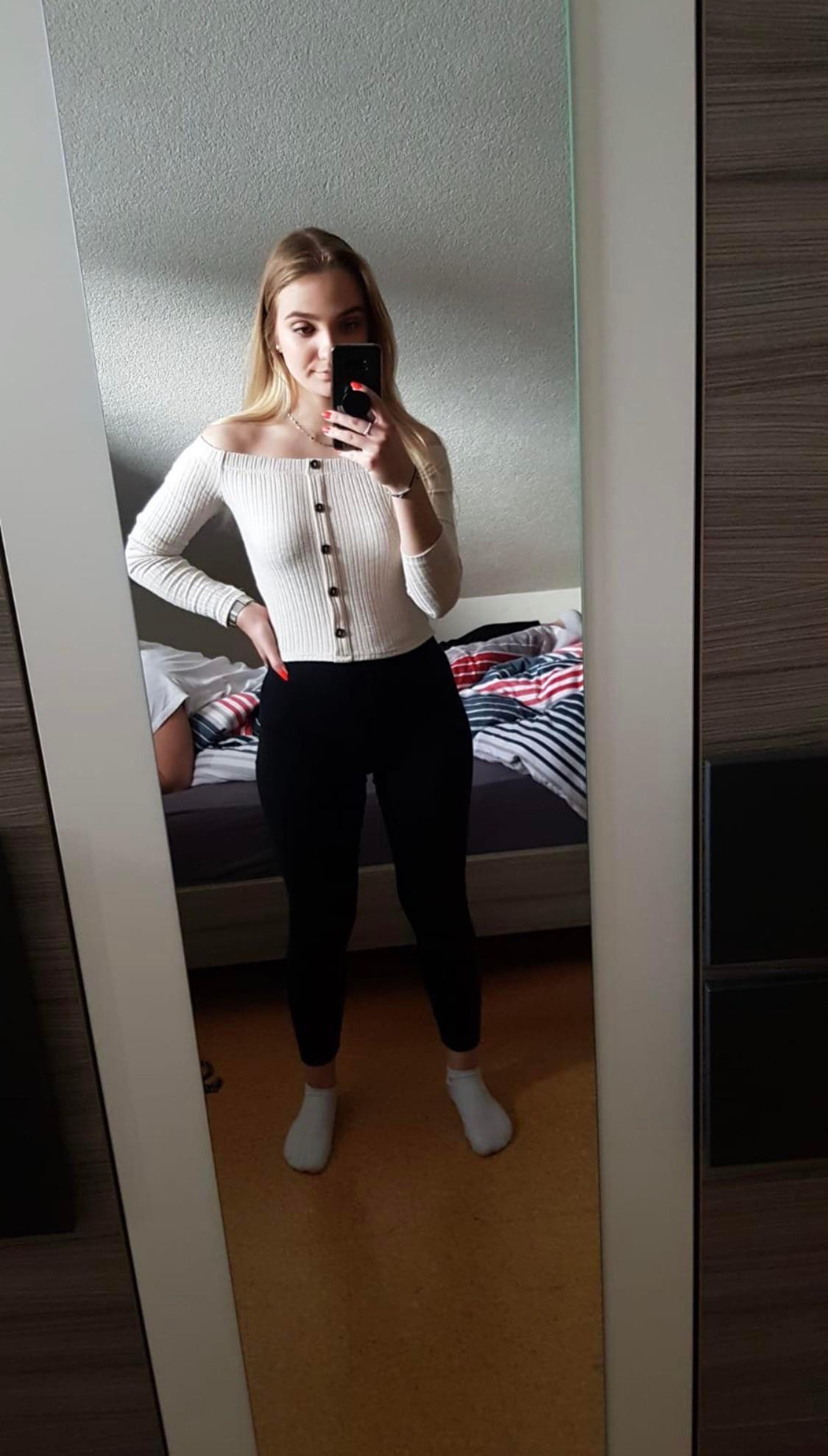 My friend is looking super sexy! What would you do to her | Scrolller