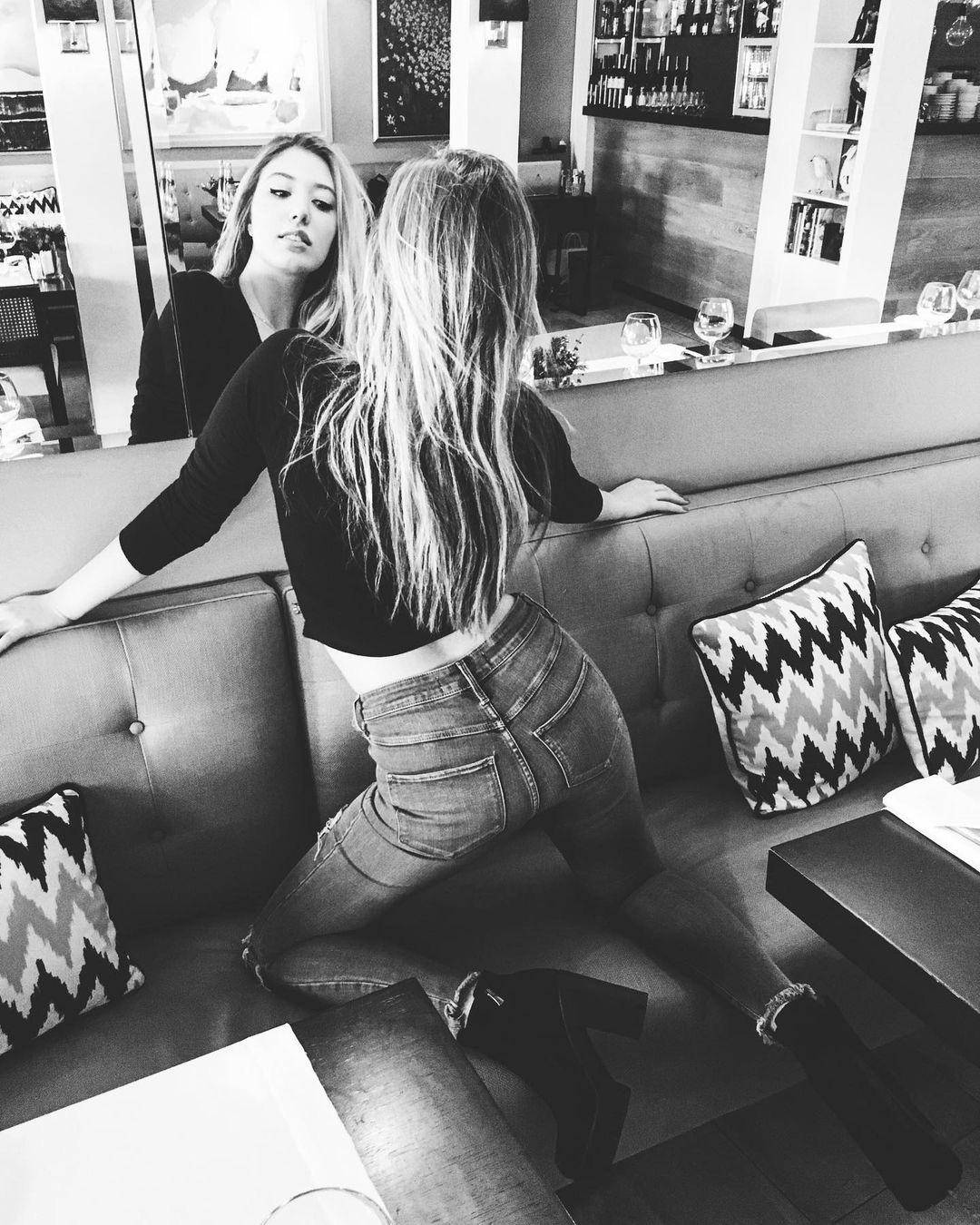 Yasmin Erbil Scrolller