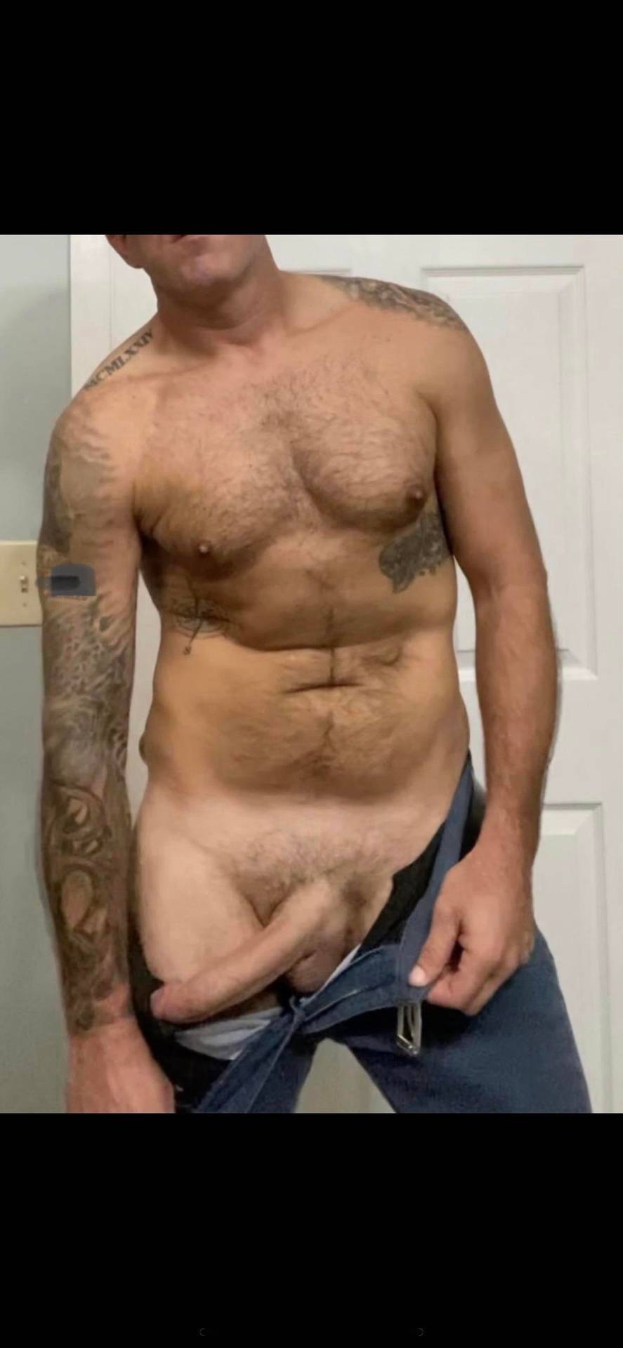 Top 4.5% YOUR 100% REAL Daddy! Ready to satisfy ANY kink/fetish. Nothing is too Taboo for Daddy😈 Link in comments... if your ready😈