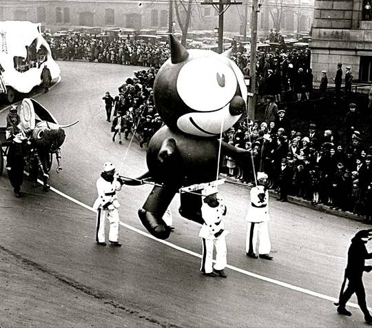 1927: Felix the Cat, in the Macy’s Thanksgiving Day Parade (873x770)