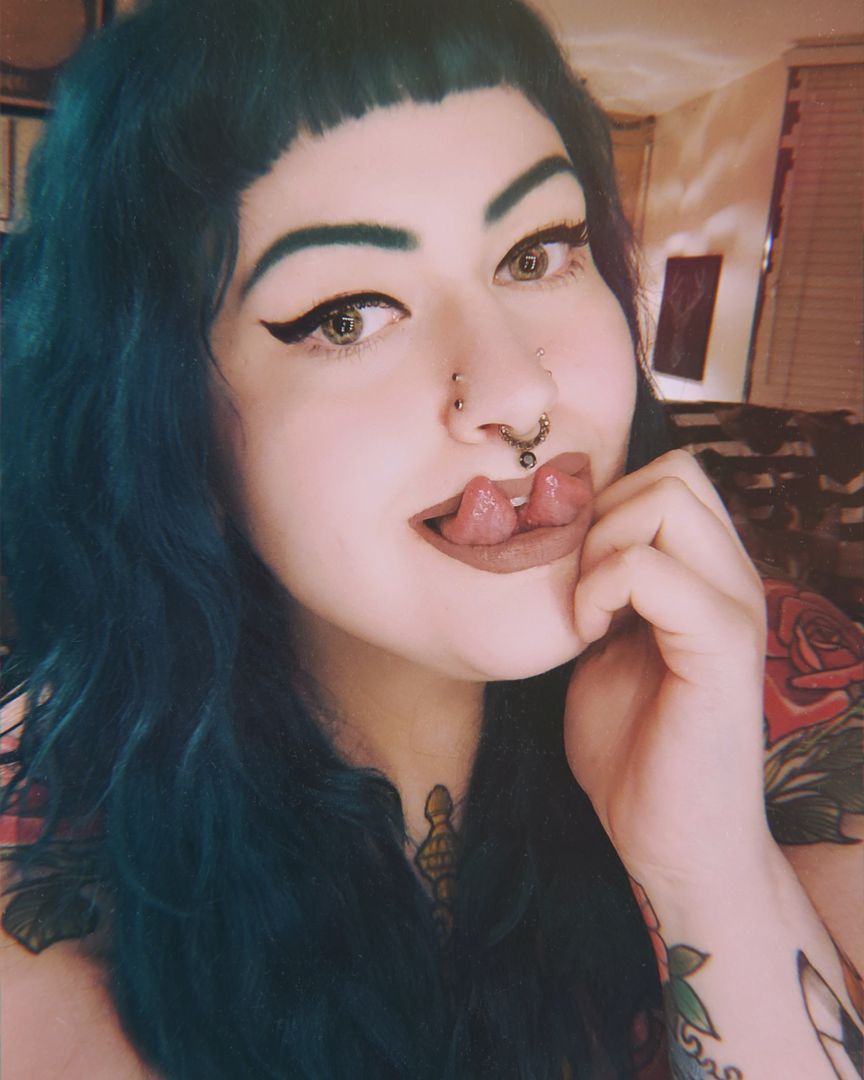 5 month old tongue split! 🌸