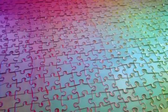 A puzzle that changes color