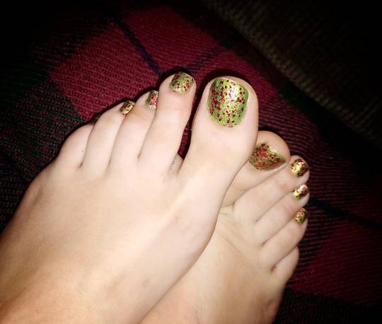 A sweet green and red pedicure hand painted by yours truly. Kinda reminds me of dinosaur eggs, except even more rare and precious.