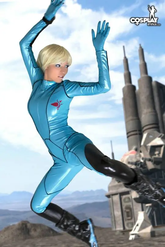 Mea Lee as Samus Aran from Metroid in a shiny blue bodysuit and black boots