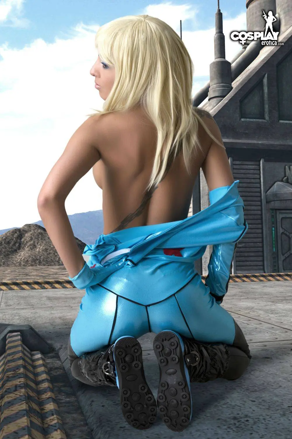 Mea Lee as Samus Aran from Metroid in a shiny blue bodysuit and black boots