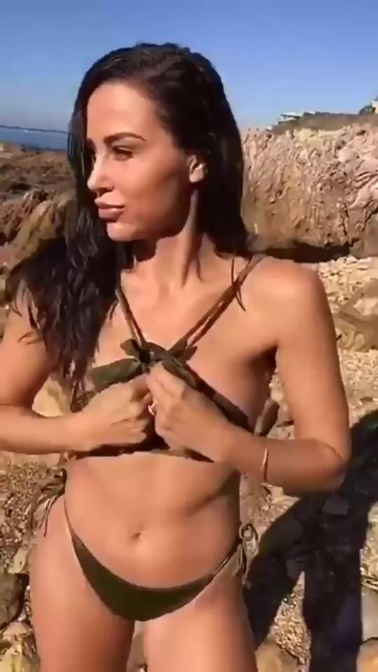 Ana Cheri flashing her Boobies [GIF]