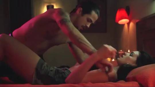 Anne Hathaway being treated the right way and she fucking enjoys it