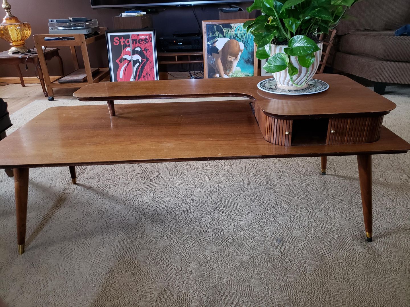 Another angle on my groovy table.