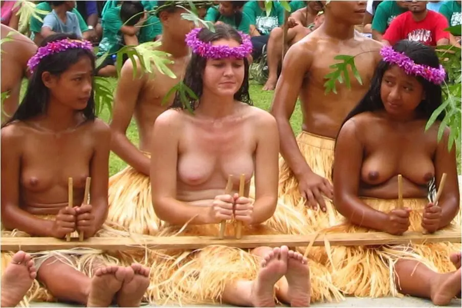 Another Yap Island, Micronesia PC volunteer politely participating with natives!