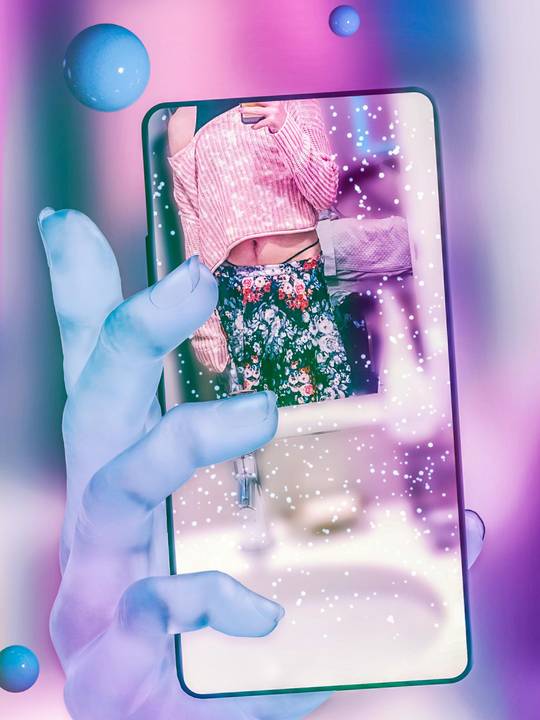 Who here is scrolling one handed? 😉