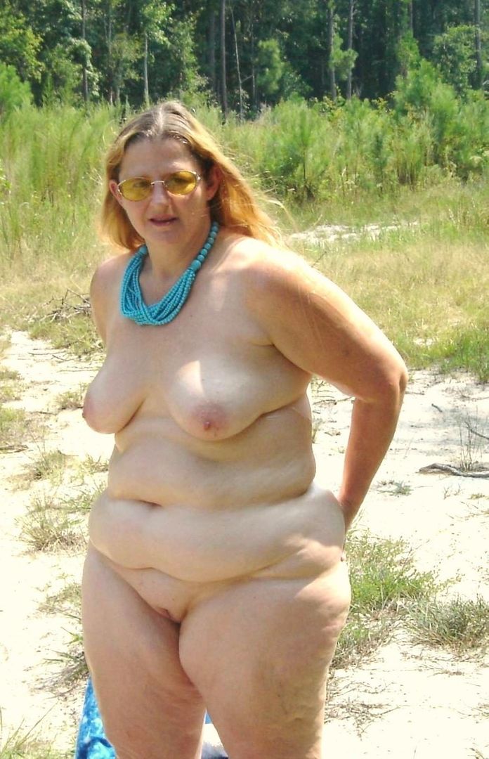 BBW nudist enjoying the great outdoors