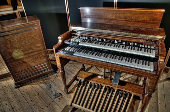 Beautiful Hammond B3 Organ with 122 Leslie Cabinet [3000 × 1992]