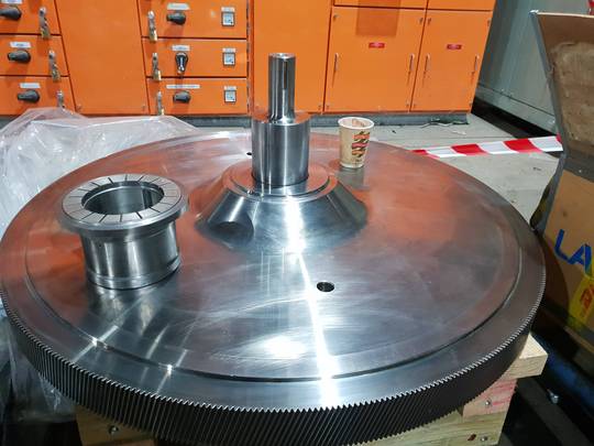 Bull gear from a 35 year old 9000cfm air compressor