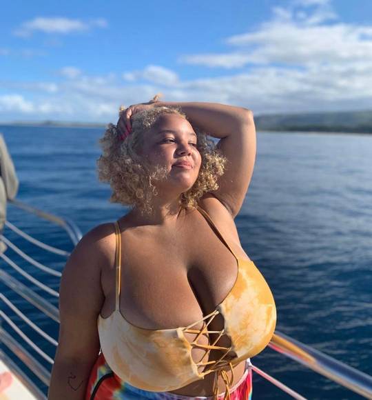 Busty BBW Showing Off In Bikini