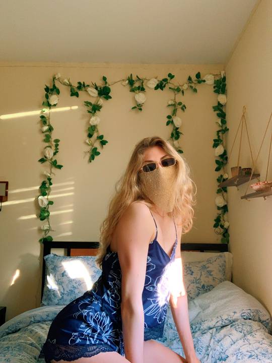 Can you guess my favorite color? ☺️ My OnlyFans is free! Cum say 𝓗𝓲 🥰 Link below ⬇️