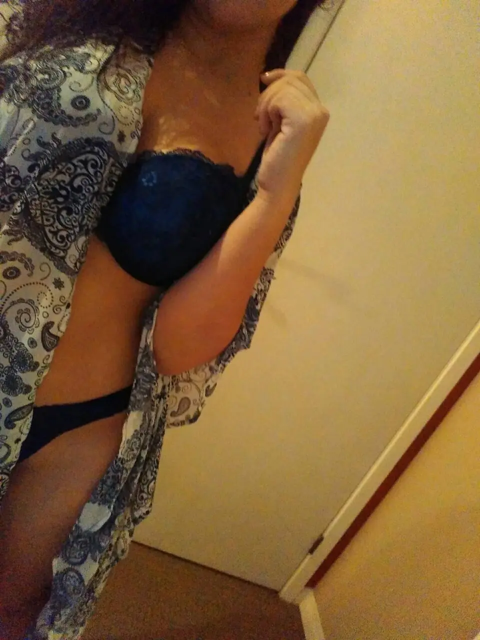 Canada desi babe in a grey shirt and blue lace lingerie posing for selfies