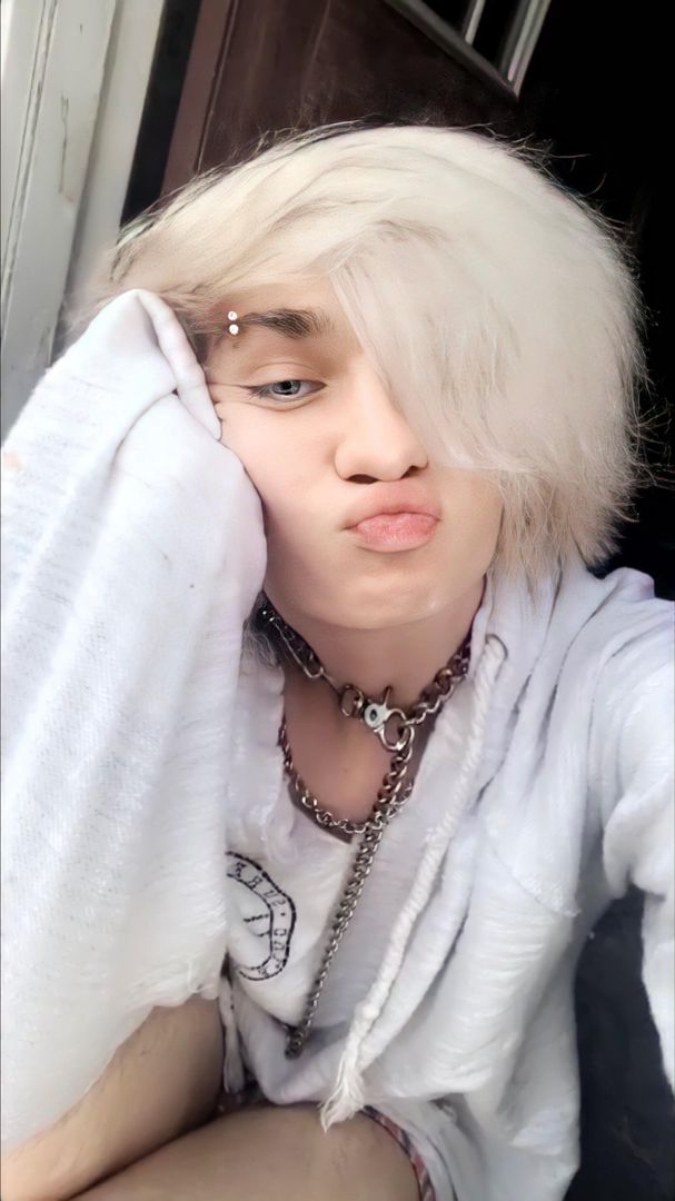 Cannn I get cuddles <3