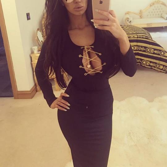 Cleavage selfie
